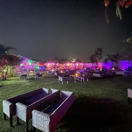 The Black Leaf Hotel Raipur  Bagian luar foto