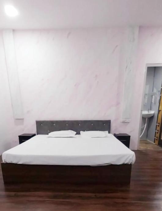 The Black Leaf Hotel Raipur  Bagian luar foto