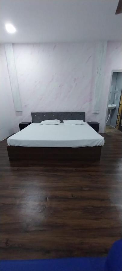 The Black Leaf Hotel Raipur  Bagian luar foto