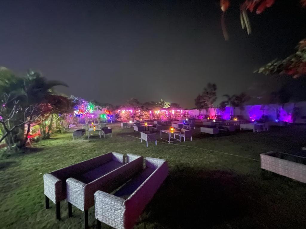The Black Leaf Hotel Raipur  Bagian luar foto